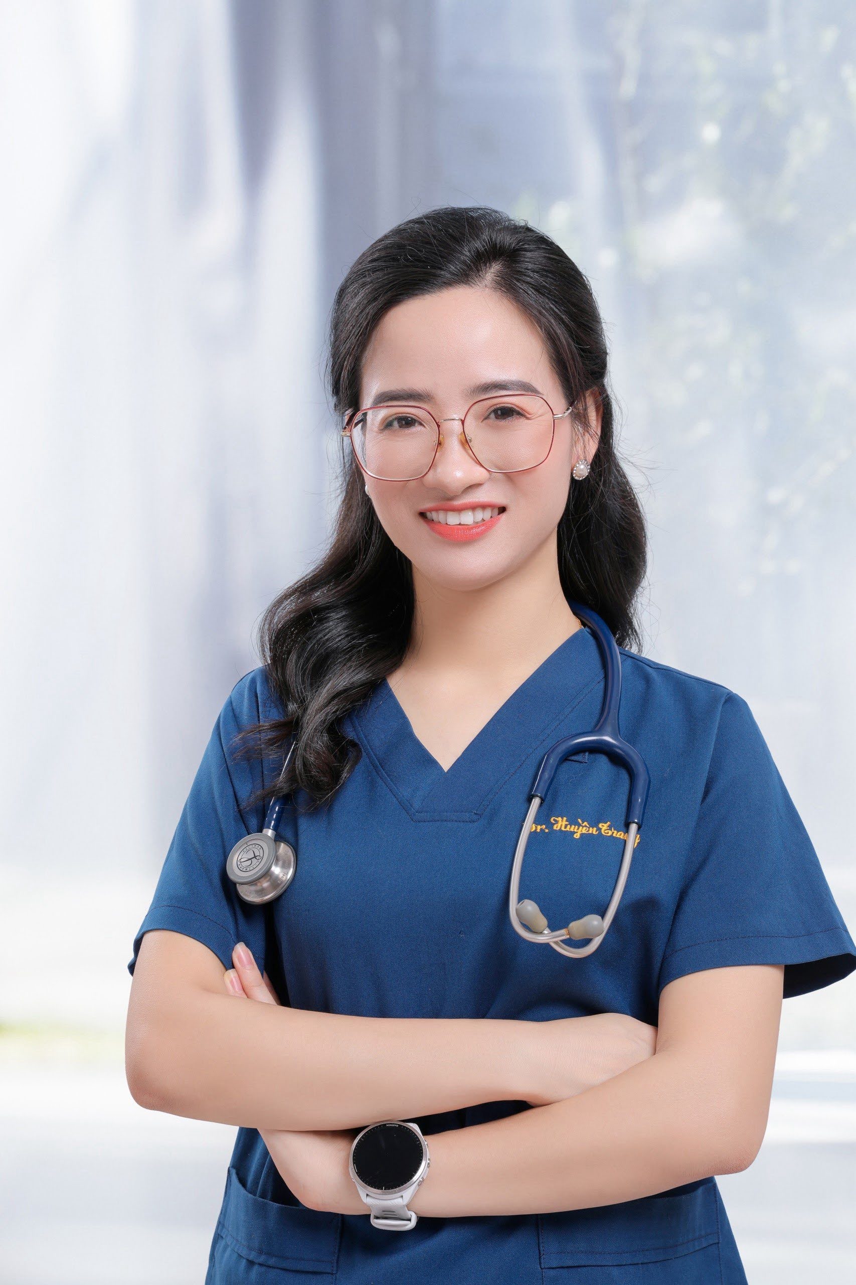 Nông Huyền Trang – Bác Sĩ Cơ Xương Khớp Tận Tâm và Nhà Kinh Doanh Đầy Cảm Hứng